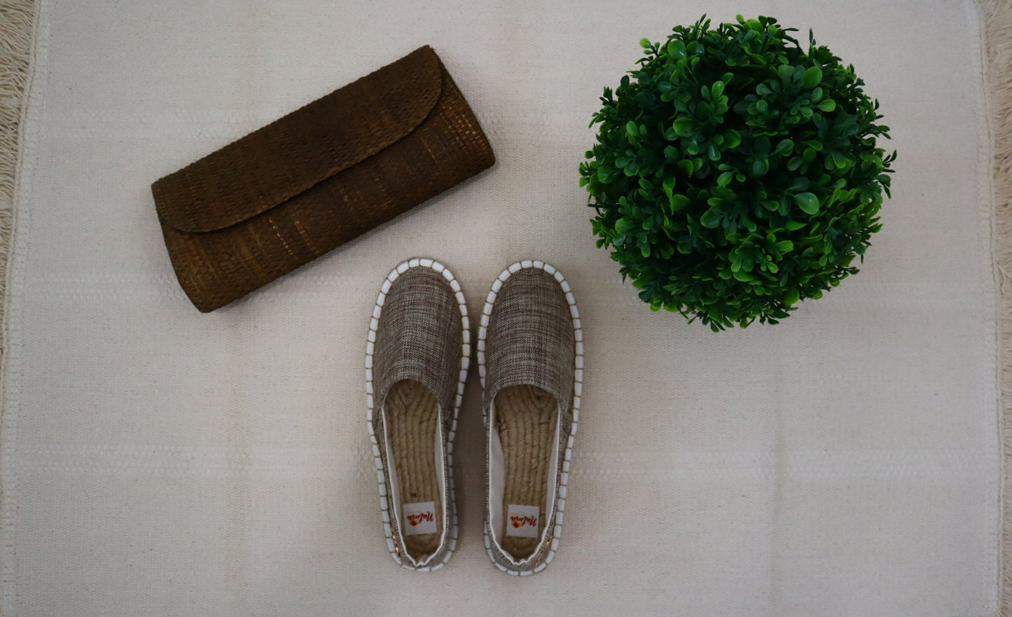 Dark Brown Palm Leaf Clutch -  Cartera de mano Marron confeccionada con hoja de Palma