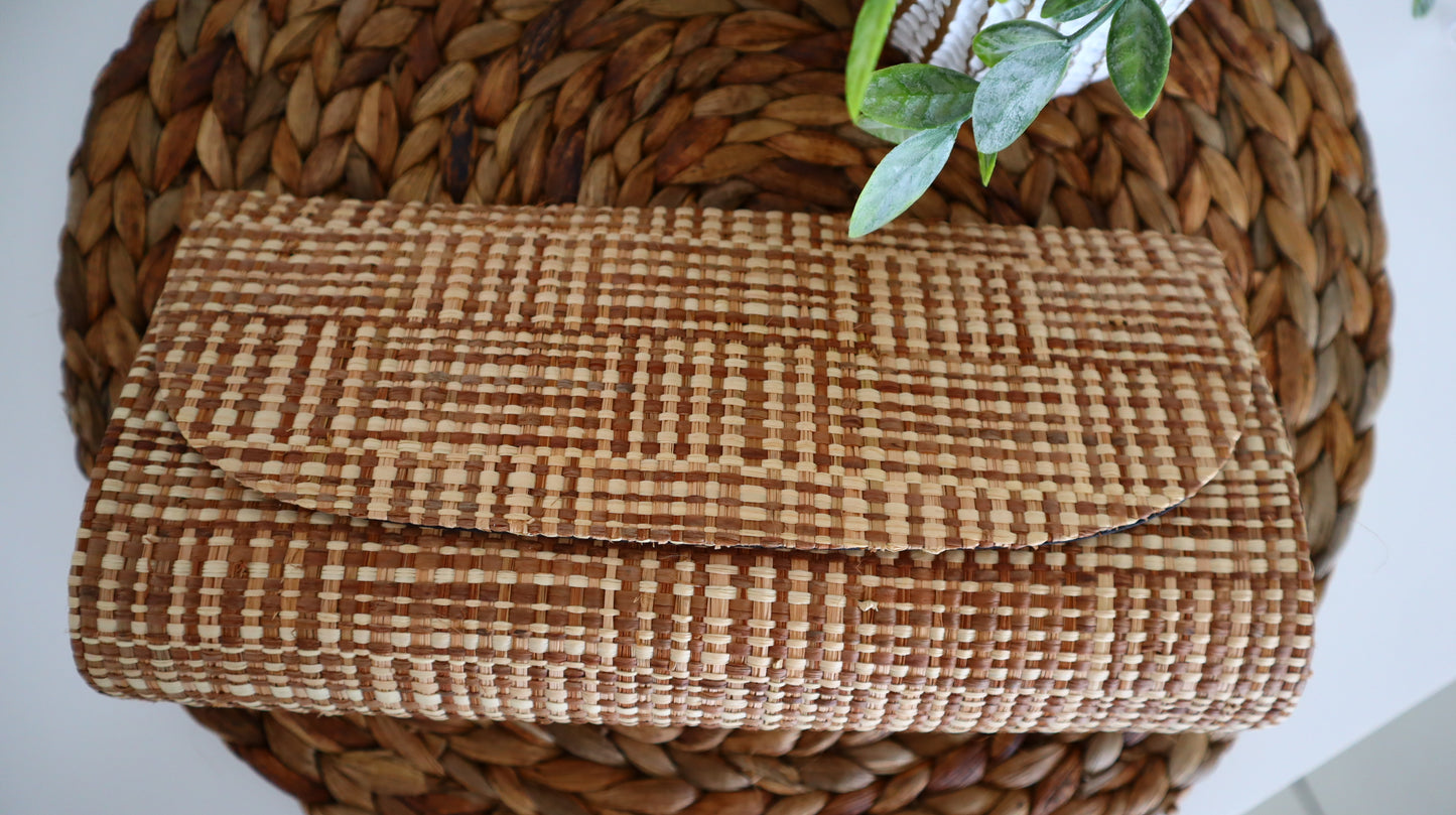 Palm Leaf Clutch - Cartera de mano confeccionada en hoja de Palma